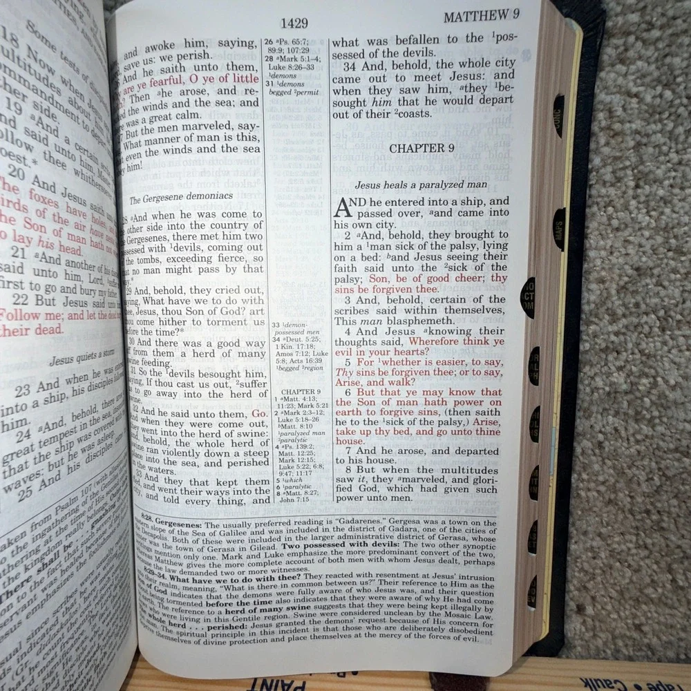 Thomas Nelson King James Study Bible KJV Black Bonded Leather Thumb Indexed Gilt